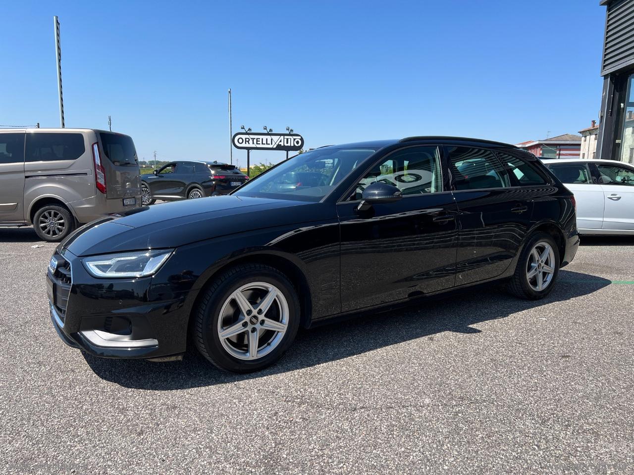 AUDI A4 Avant 35 TDI/163CV MHVE S tronic Business IVA DEDUCIBILE