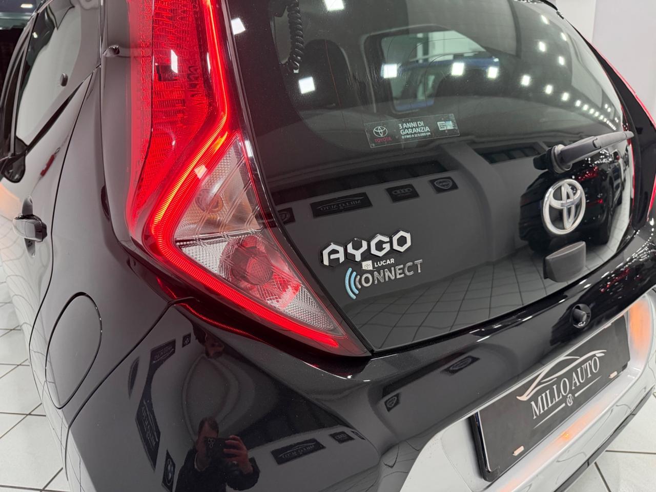 Toyota Aygo Connect 1.0 VVT-i 72 CV 5 porte x-clusiv
