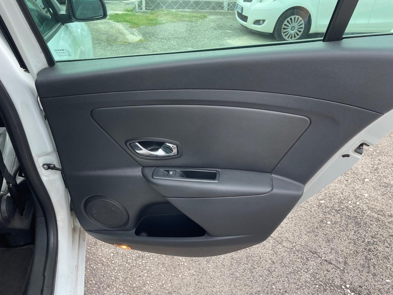 Renault Megane 1.5 dCi 110CV cambio automatico