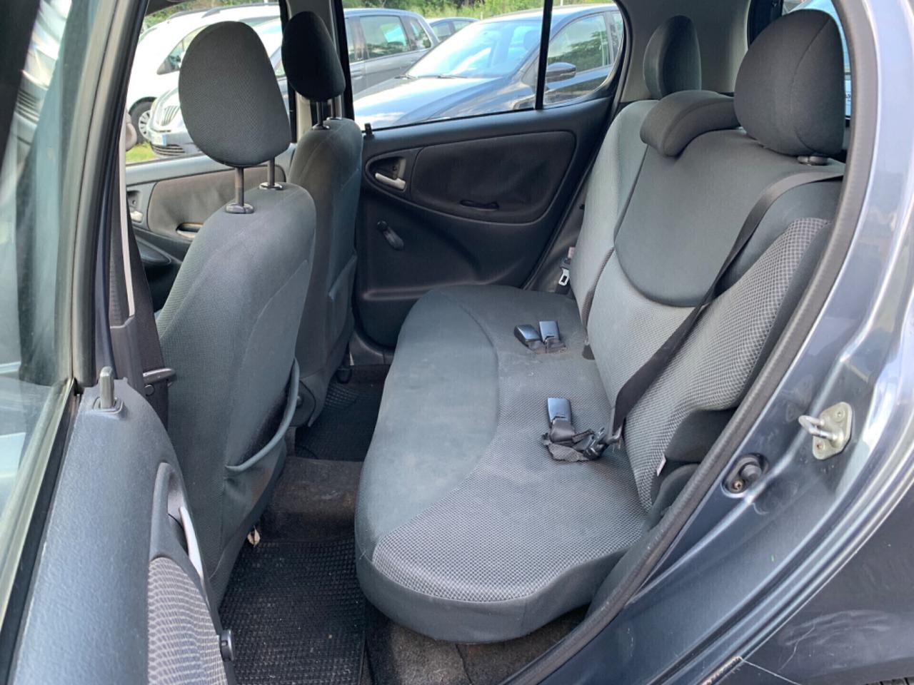 Toyota Yaris 1.0i 16V cat 5 porte