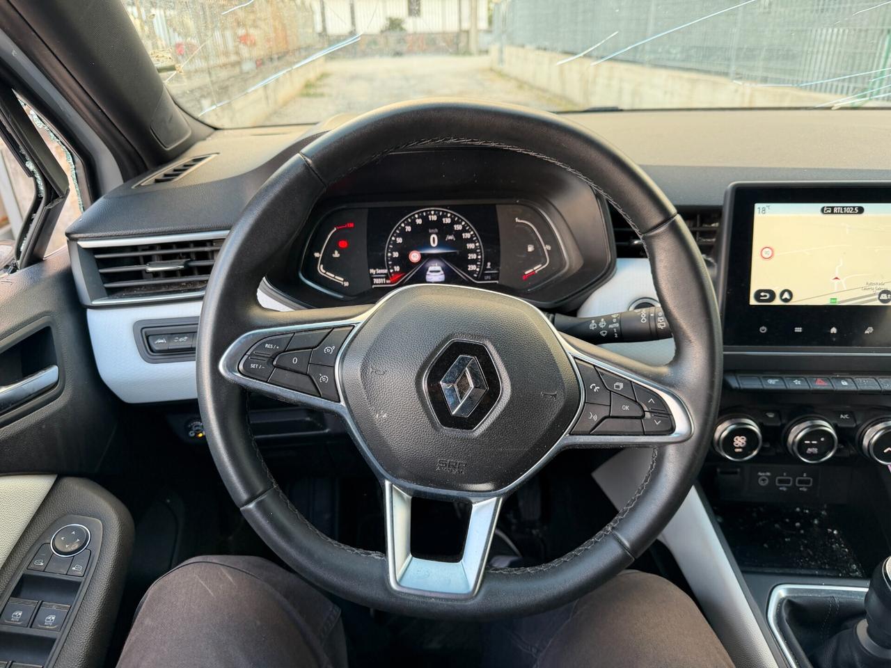 RENAULT CLIO 2023 1.0 BENZINA/GPL 101 CV *SINISTRATA