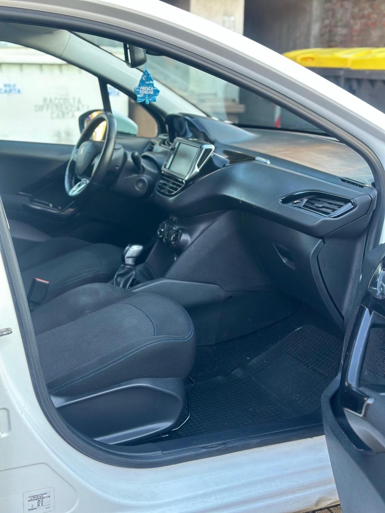 Peugeot 208 PureTech 82 Stop&Start 5 porte Signature