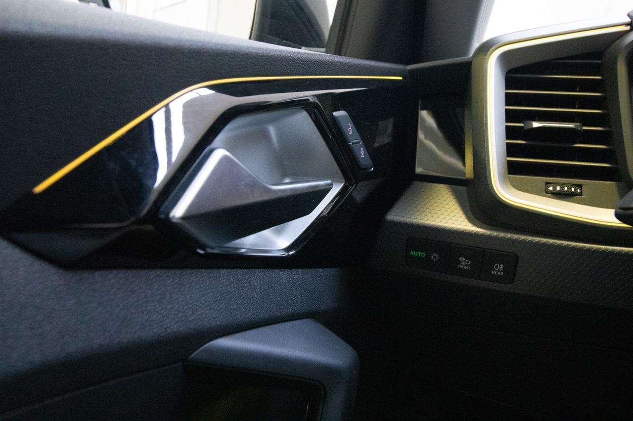 Audi A1 Sportback 30 Tfsi S-line Black Identity S-tronic