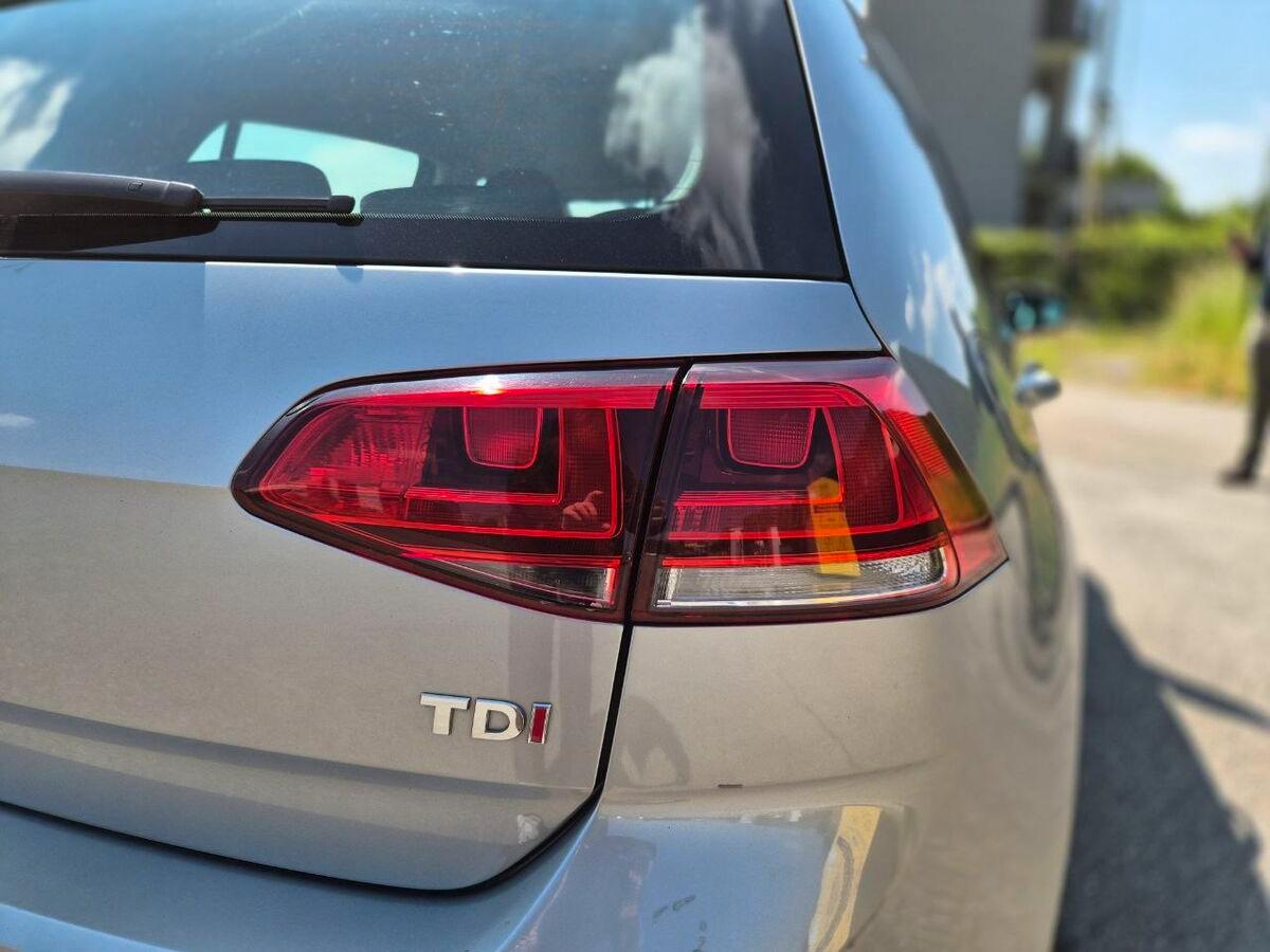Volkswagen Golf 1.6 tdi Highline 5p