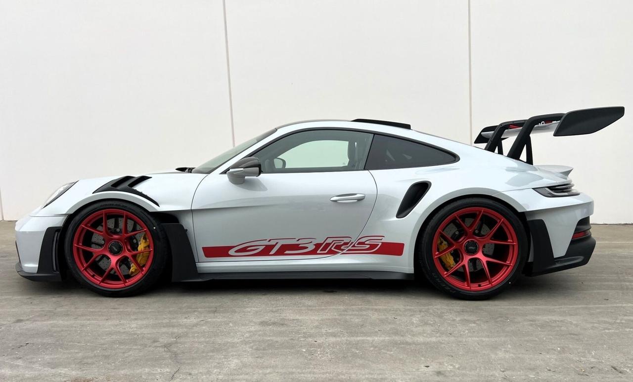 Porsche 911 GT3 RS Weissach