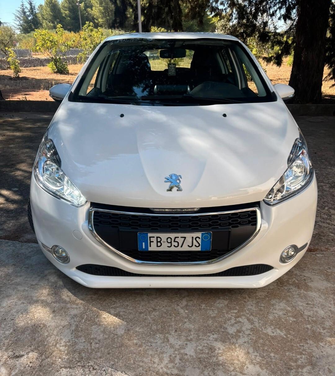 Peugeot 208 1.4 HDi 68 CV 5 porte Allure