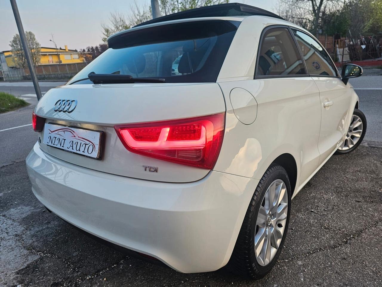 Audi A1 1.6 TDI 90cv Ambition*Tetto*Bi-Xeno*Led*Euro5*Neop