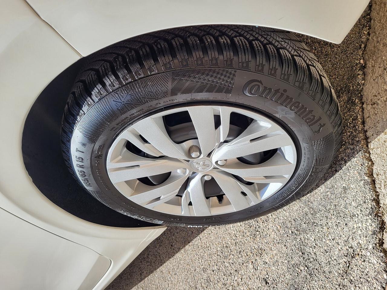 PEUGEOT 208 1,4 HDI-UNICA PROPRIETAR-4 REVISIONI