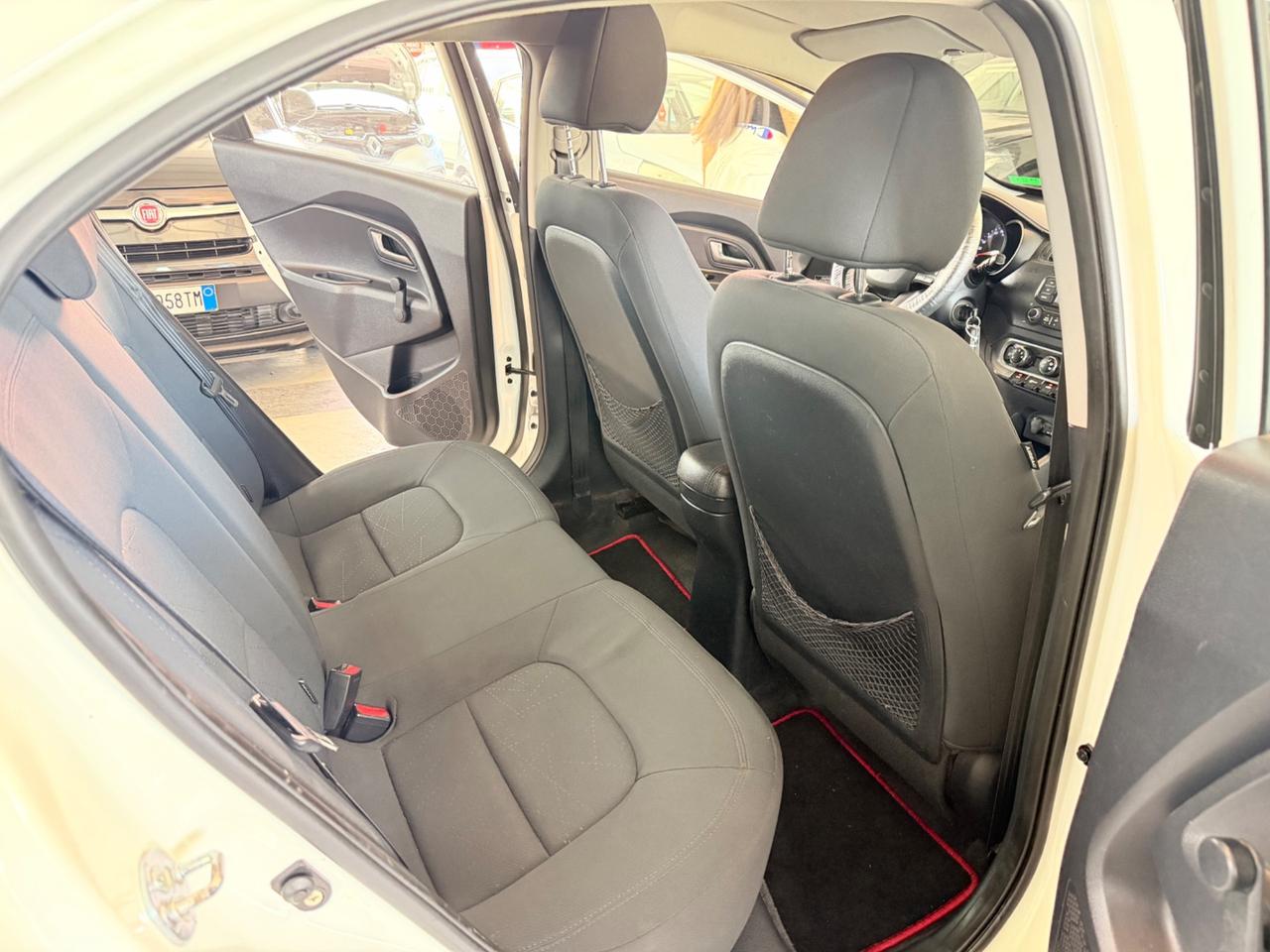Kia Rio 1.1 CRDi WGT 5p. Neopatentati