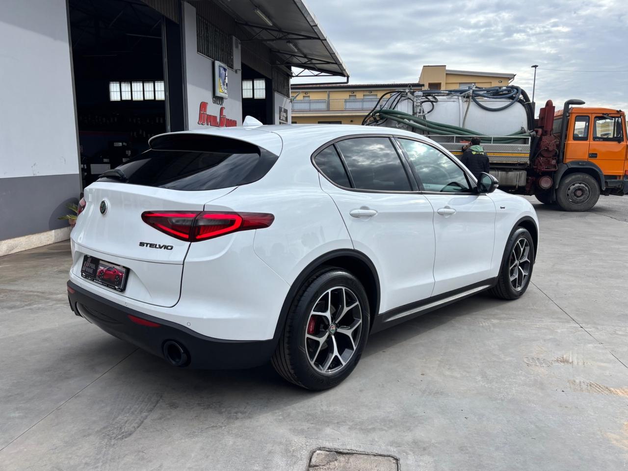 Alfa Romeo Stelvio 2.2 Turbodiesel 190 CV AT8 Q4 Sprint