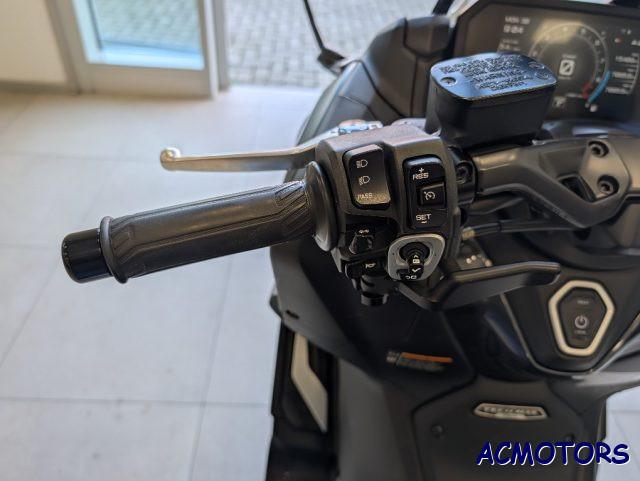 YAMAHA T-Max 560 TECH MAX