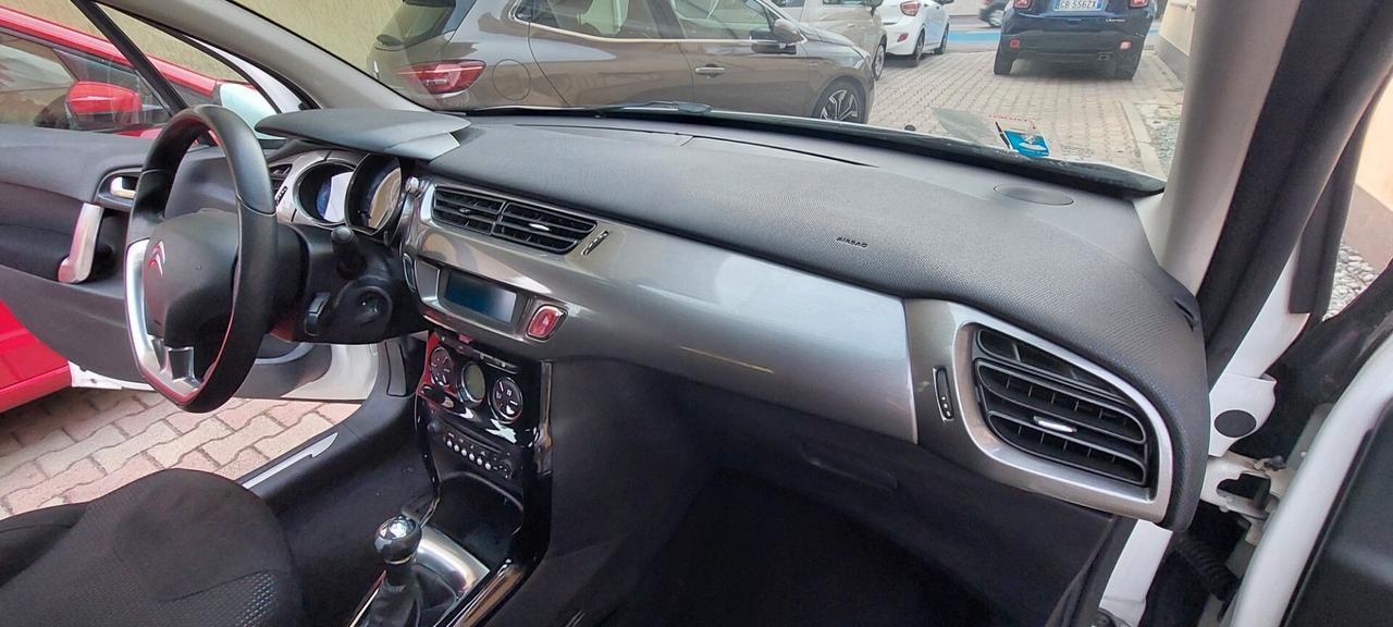 C3 EXCLUSIVE TETTO ZEN IN VETRO 1,4 DIESEL 70 CV NAVIGATORE TELEFONO SENSORI FULL IMPECCABILE