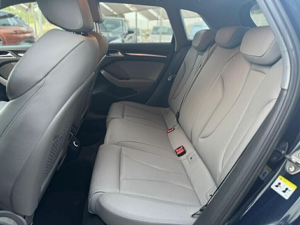 Audi A3 SPB 1.6 TDI 116 CV S tronic Sport cockpit