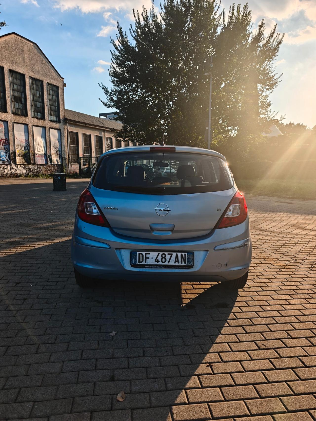 Opel Corsa 1.4 16V 5 porte Cosmo