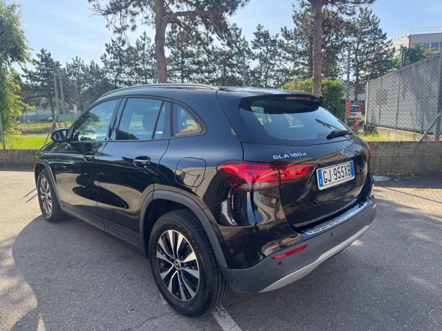MERCEDES-BENZ GLA 180 d Automatic Business NAVI+RETR. SOLI KM. 41.200