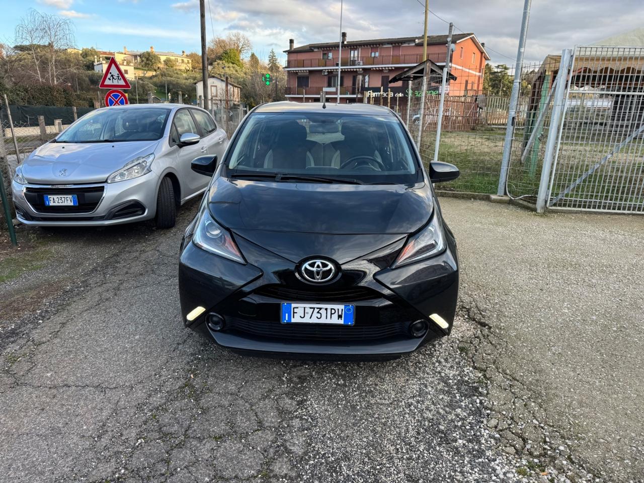 Toyota Aygo 1.0 VVT-i 69 CV 5 porte x-black TSS