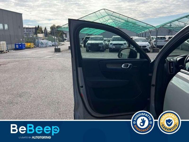 Volvo XC40 2.0 B3 PLUS DARK AUTO