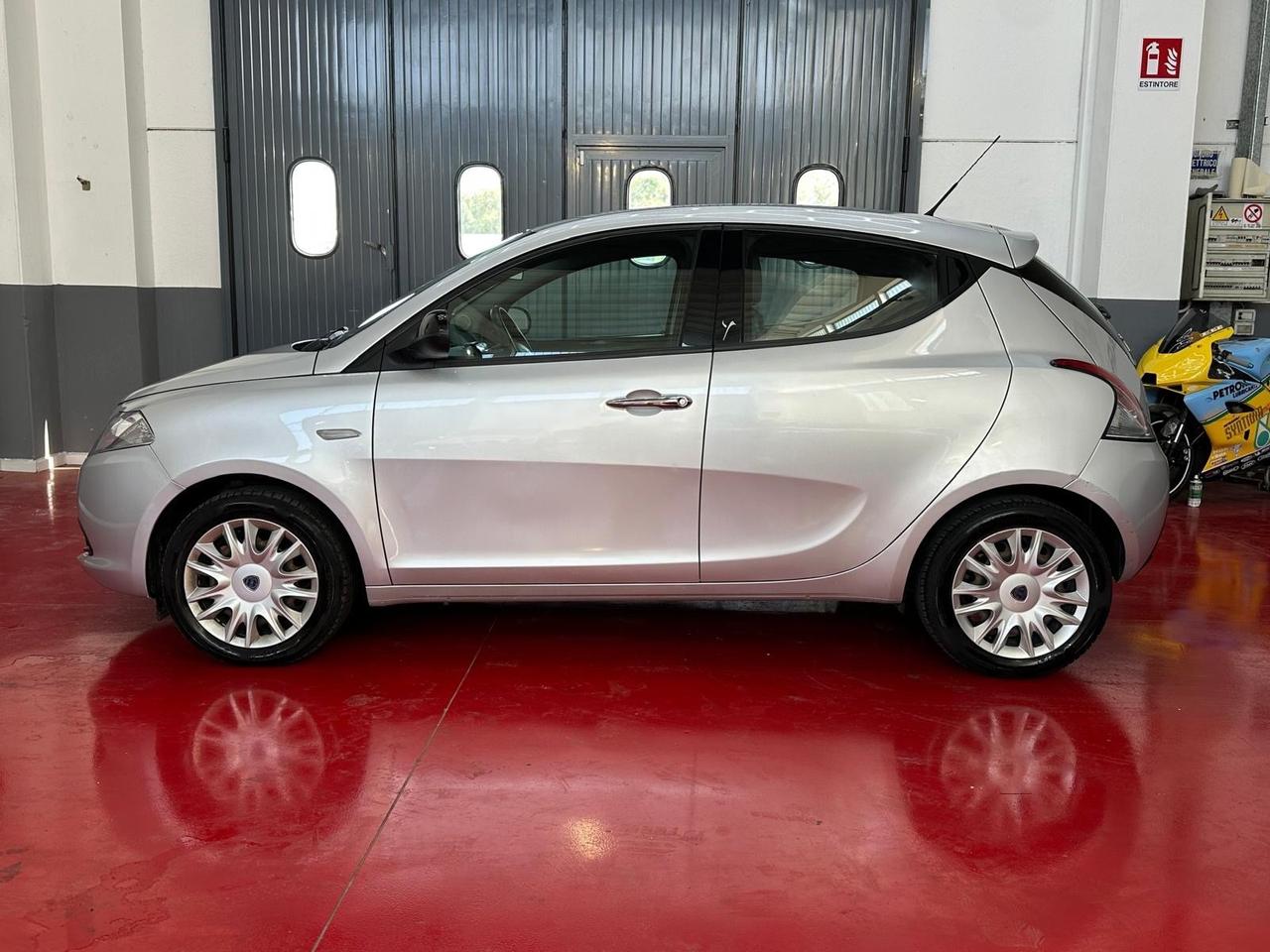 Lancia Ypsilon 1.2 69 CV 5 porte S&S Platinum