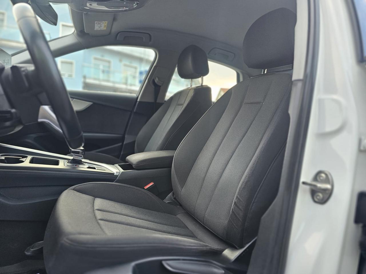 Audi A4 30 TDI/136 CV S tronic line edition