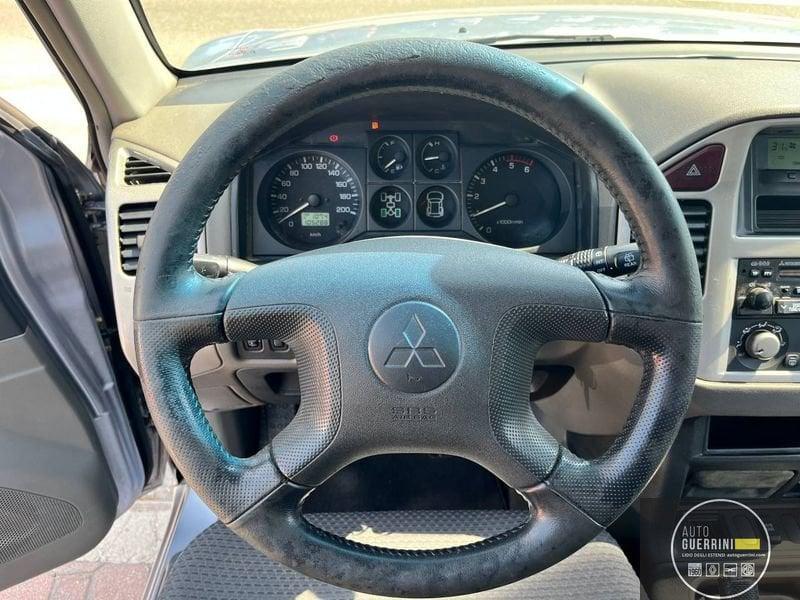 Mitsubishi Pajero Pajero 2.5 TDI 3p. Invite Dakar