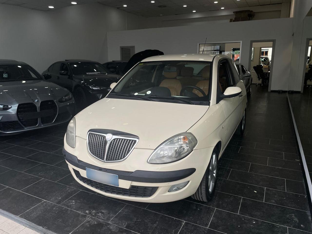 Lancia Ypsilon Ypsilon 1.2 16v C.15" Neopatentati Pelle Manuale