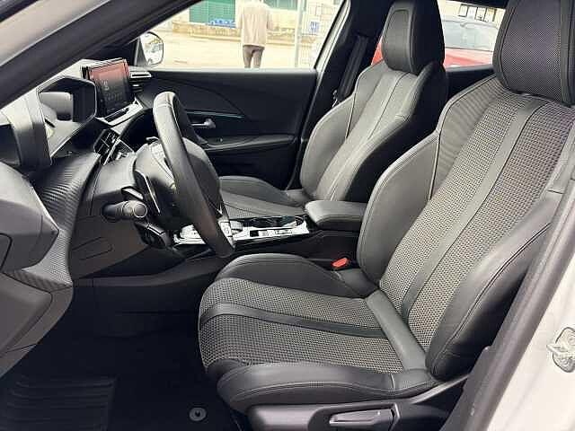 Peugeot 2008 1.2 PureTech 130 CV EAT8 GT