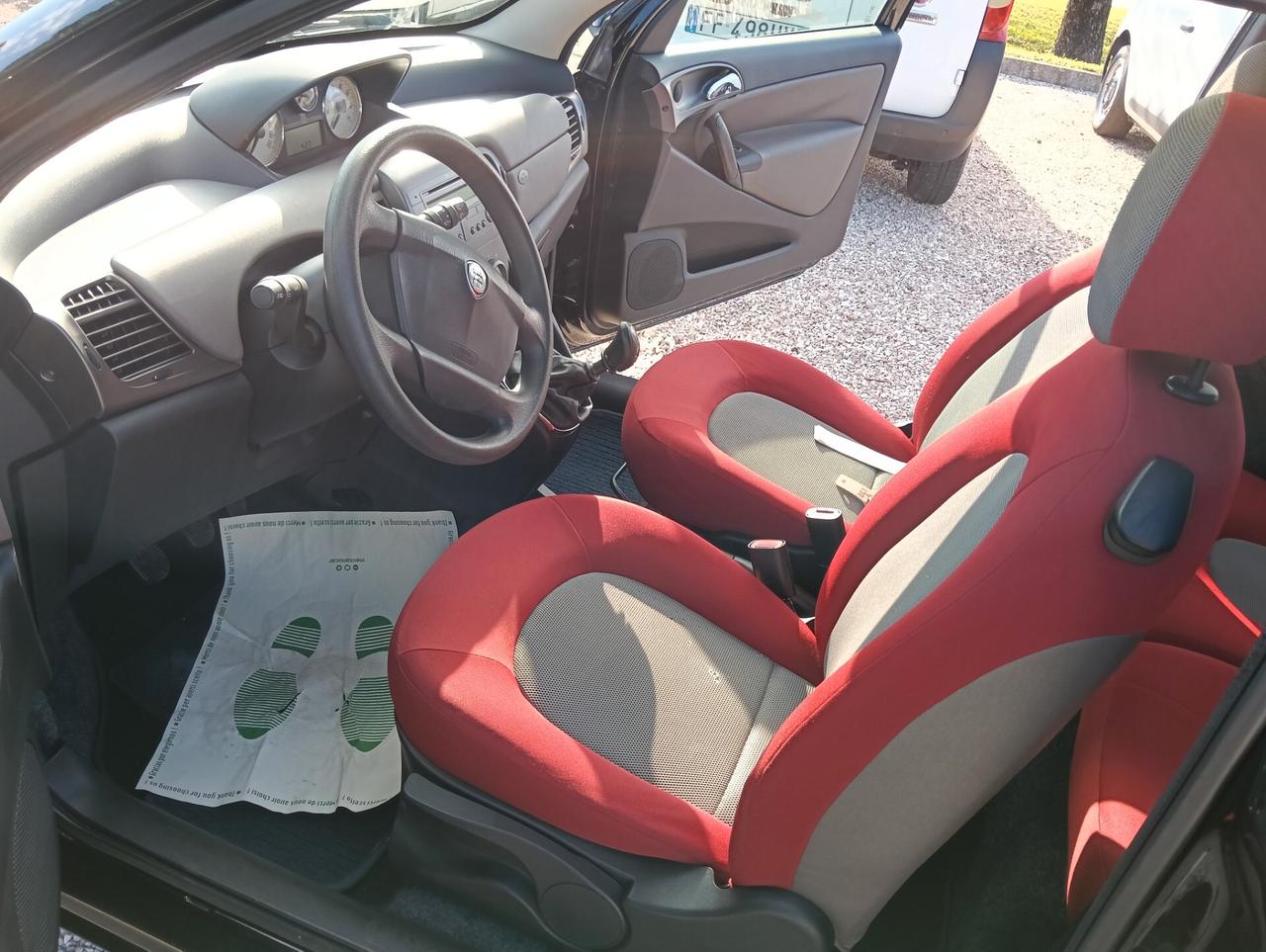 Lancia Ypsilon