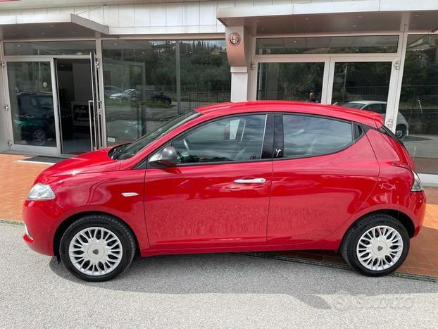 Lancia Ypsilon 1.2 69 CV 5 porte Silver