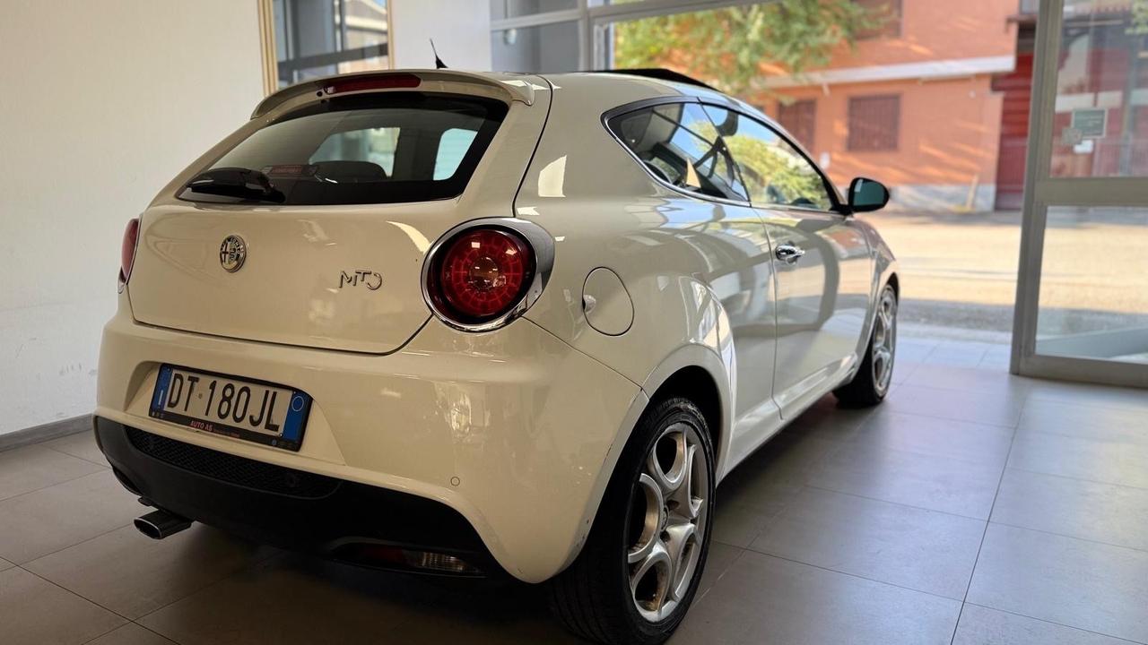 Alfa Romeo MiTo 1.6 JTDm 16V Distinctive Sport Pack