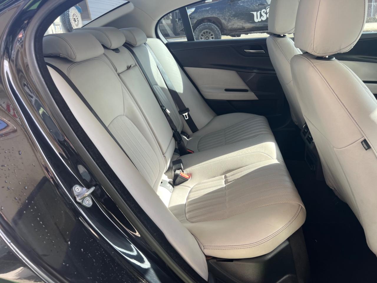 Jaguar XE 2.0 D Turbo aut. Portfolio