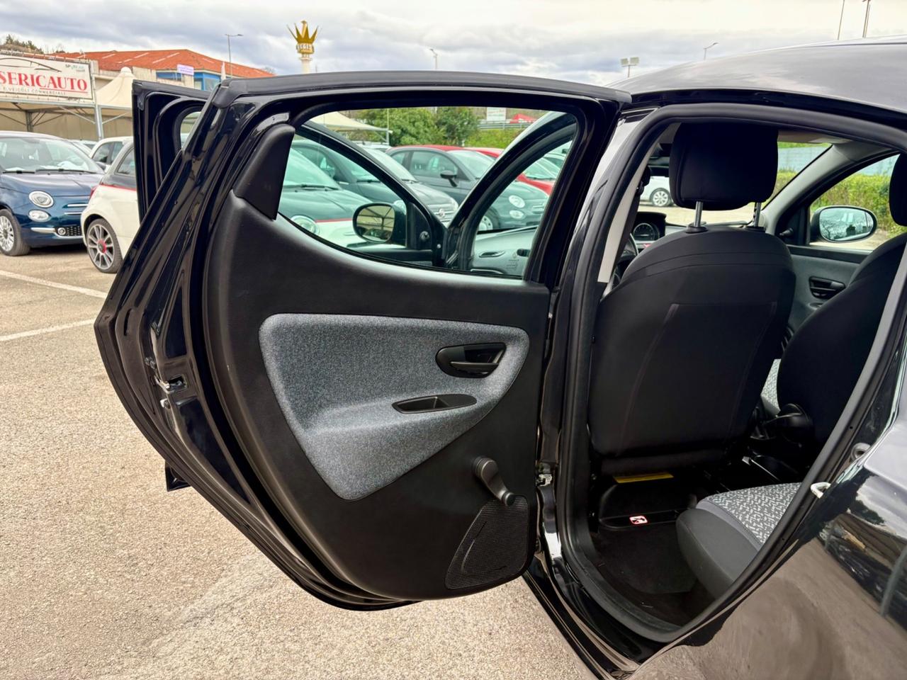 Lancia Ypsilon 1.0 70Cv FireFly 5 porte Hybrid Silver