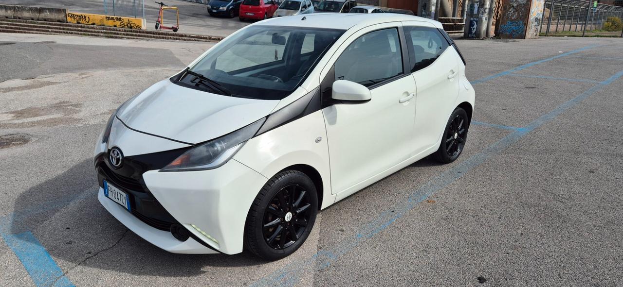 Toyota Aygo X-PLAY 5 PORTE RETROCAMERA CON GARANZIA