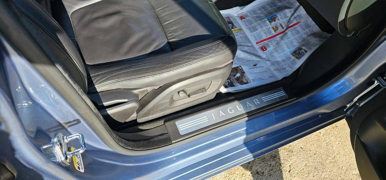 Jaguar XF 2.7D V6 Premium Luxury