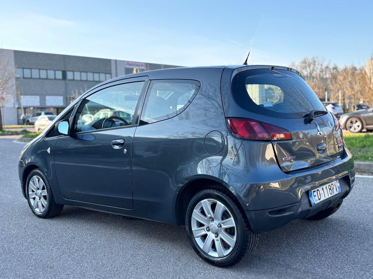 Mitsubishi Colt 1.1 12V 3p. Invite