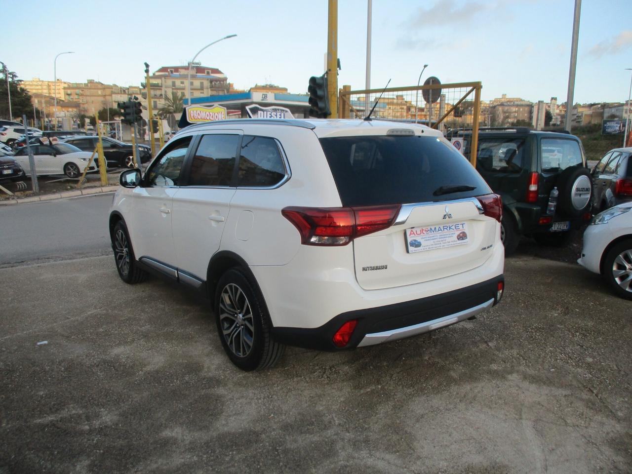 Mitsubishi Outlander 2.2 DI-D 4WD Instyle Plus Navi 2016