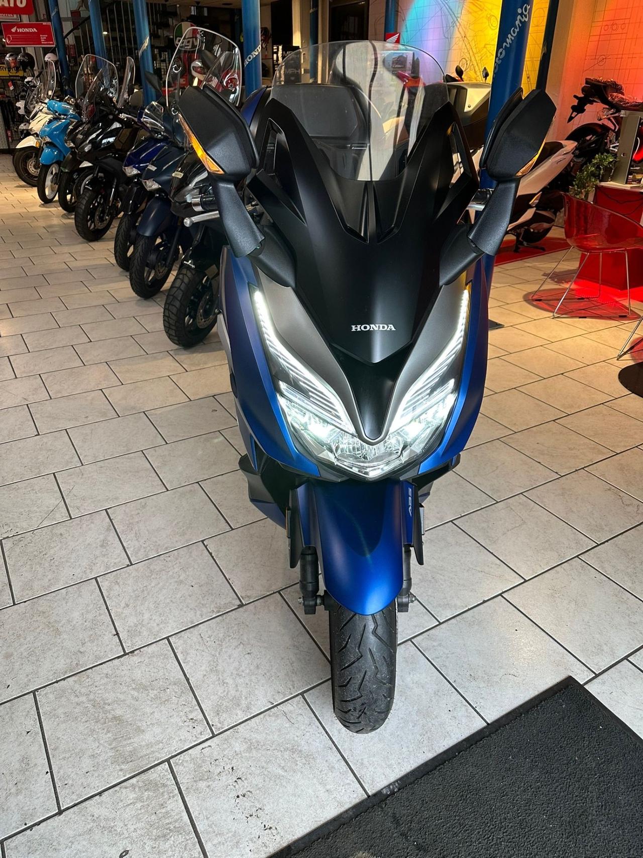 Honda Forza 350 deluxe