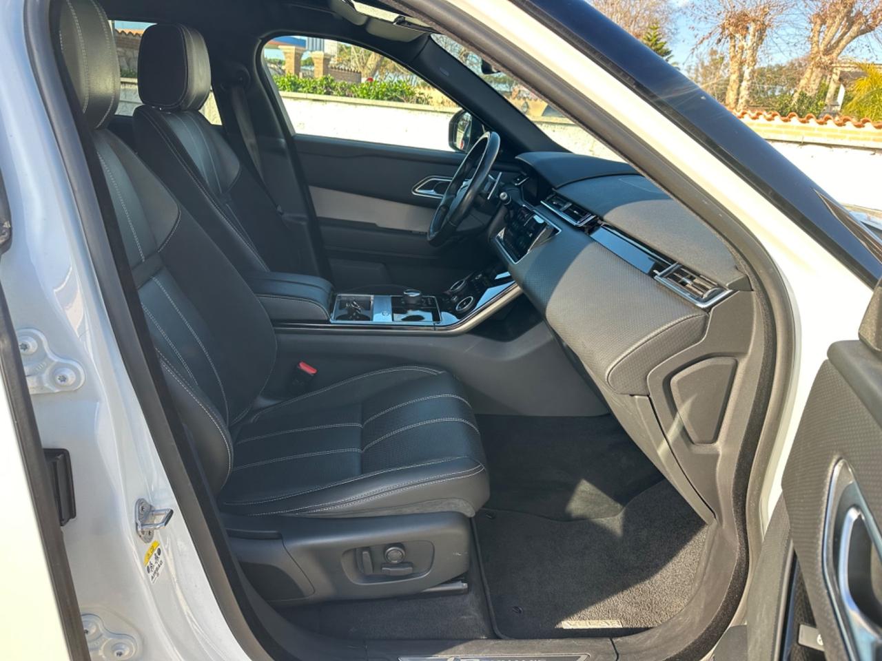 Velar 2.0D I4 240 CV R-Dynamic DEL 2020 PARI AL NUOVO