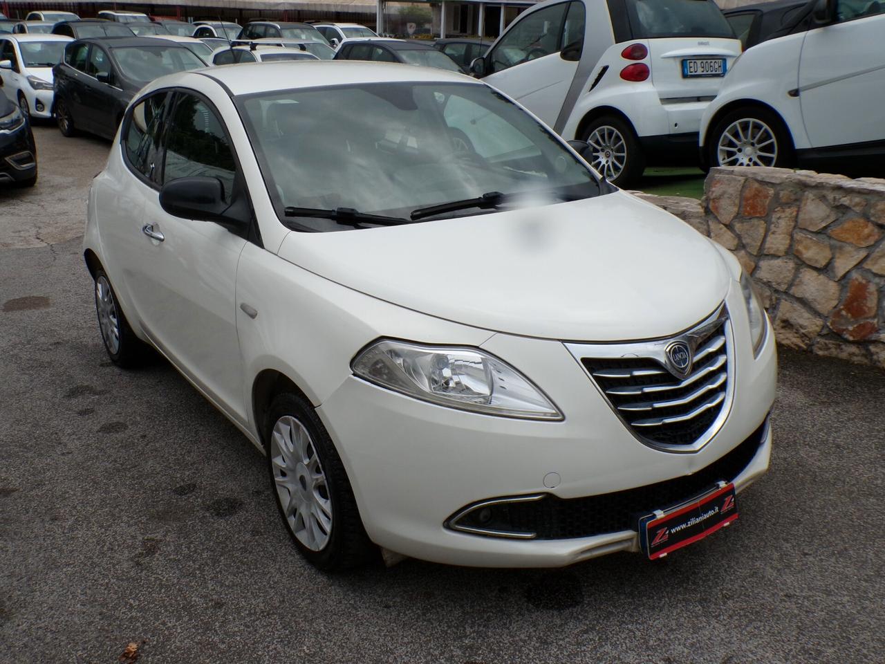 Lancia Ypsilon 1.3 MJT 75 CV Unyca