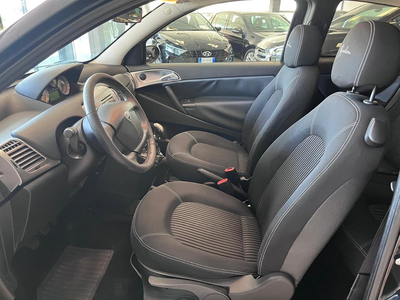 Lancia Ypsilon - 1.4 16V 95cv Sport MomoDesign