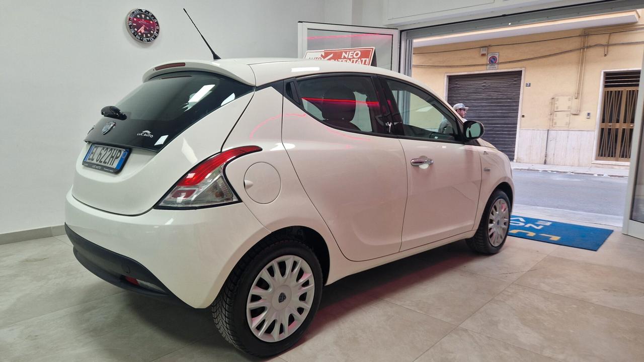 Lancia Ypsilon 1.2 69 CV 5 porte S&S Gold