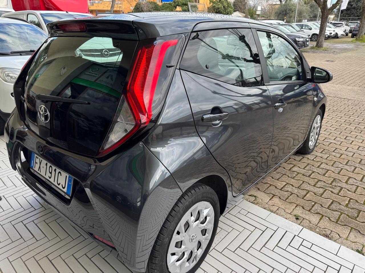Toyota Aygo 1.0 VVT-i 72 CV 5 porte x-business