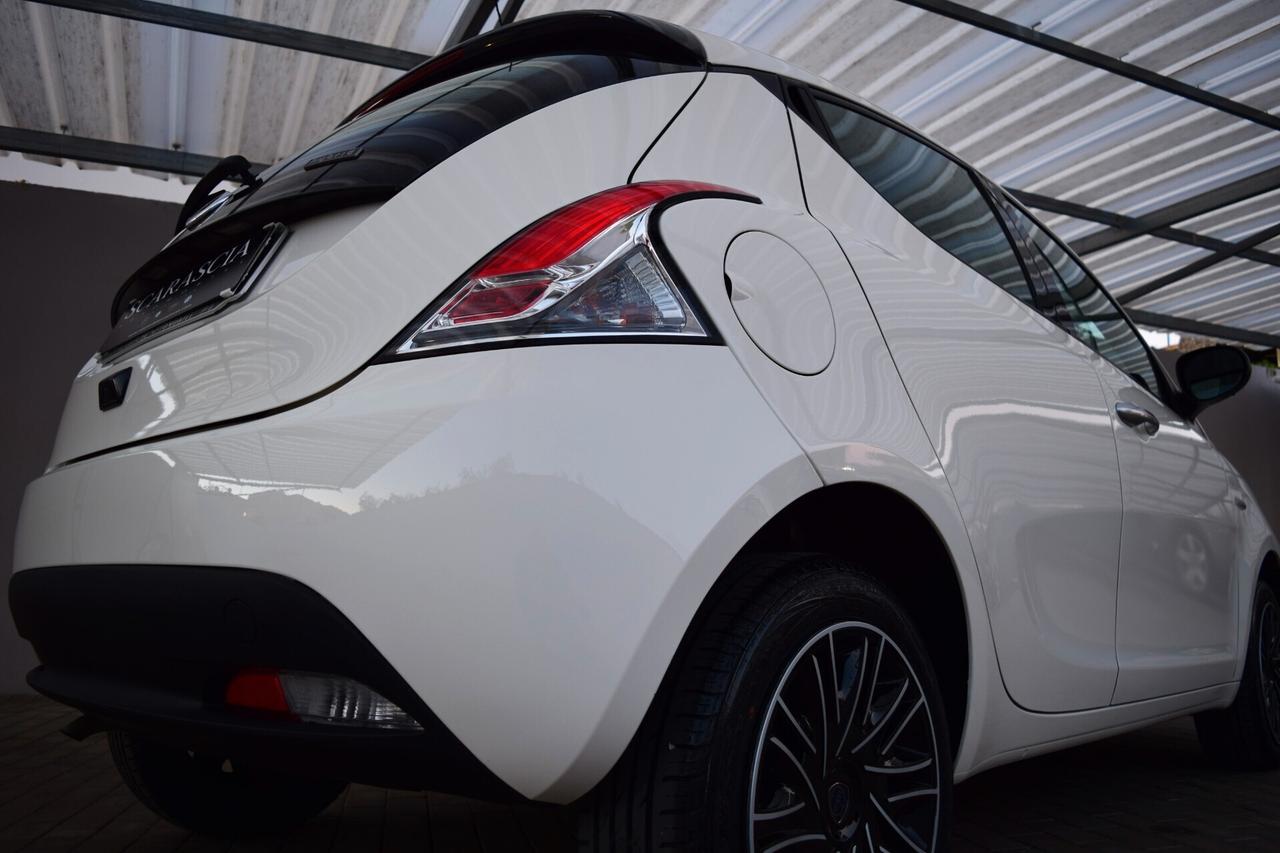 Lancia Ypsilon 1.0 Firefly Hybrid 70 cv Gold