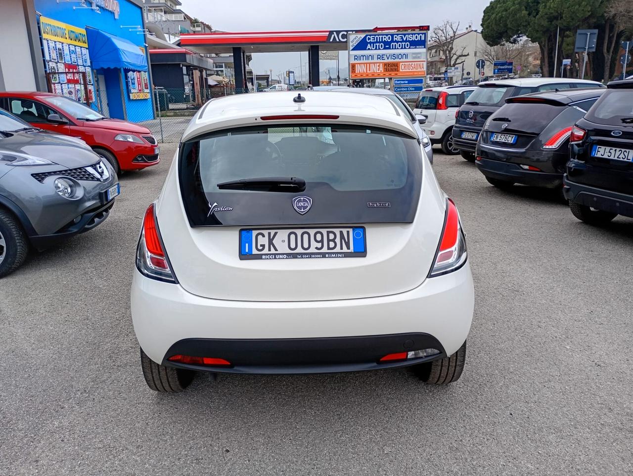 Lancia Ypsilon 1.0 FireFly 5 porte S&S Hybrid Silver