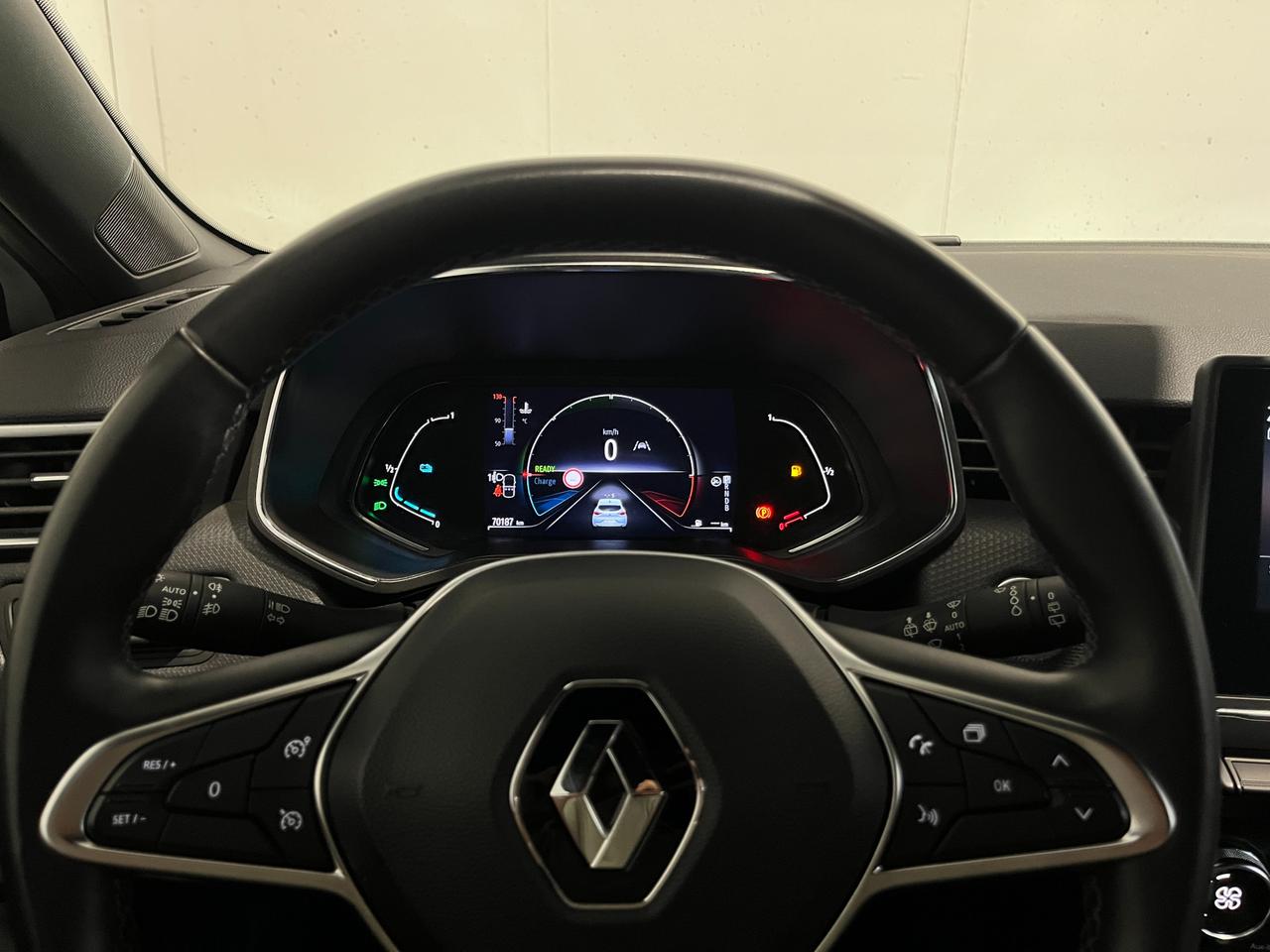 RENAULT CLIO 1.6 E-TECH HYBRID AUTO INTENS