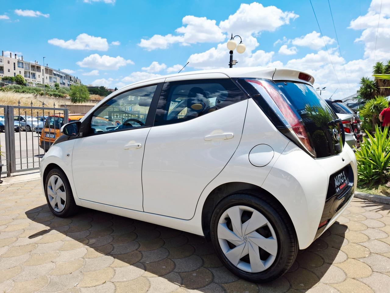 Toyota Aygo 1.0 VVT-i 69 CV 5 porte x-business