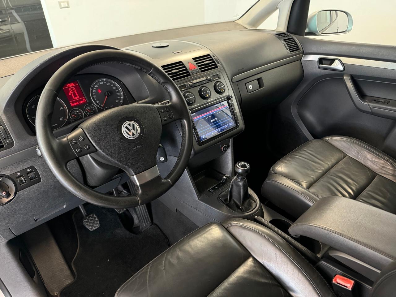 Volkswagen Touran 2.0 TDI DPF Highline 7 POSTI BEN TENUTO