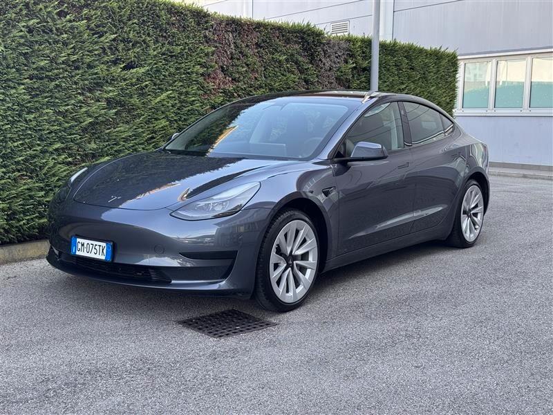 Tesla Model 3 RWD