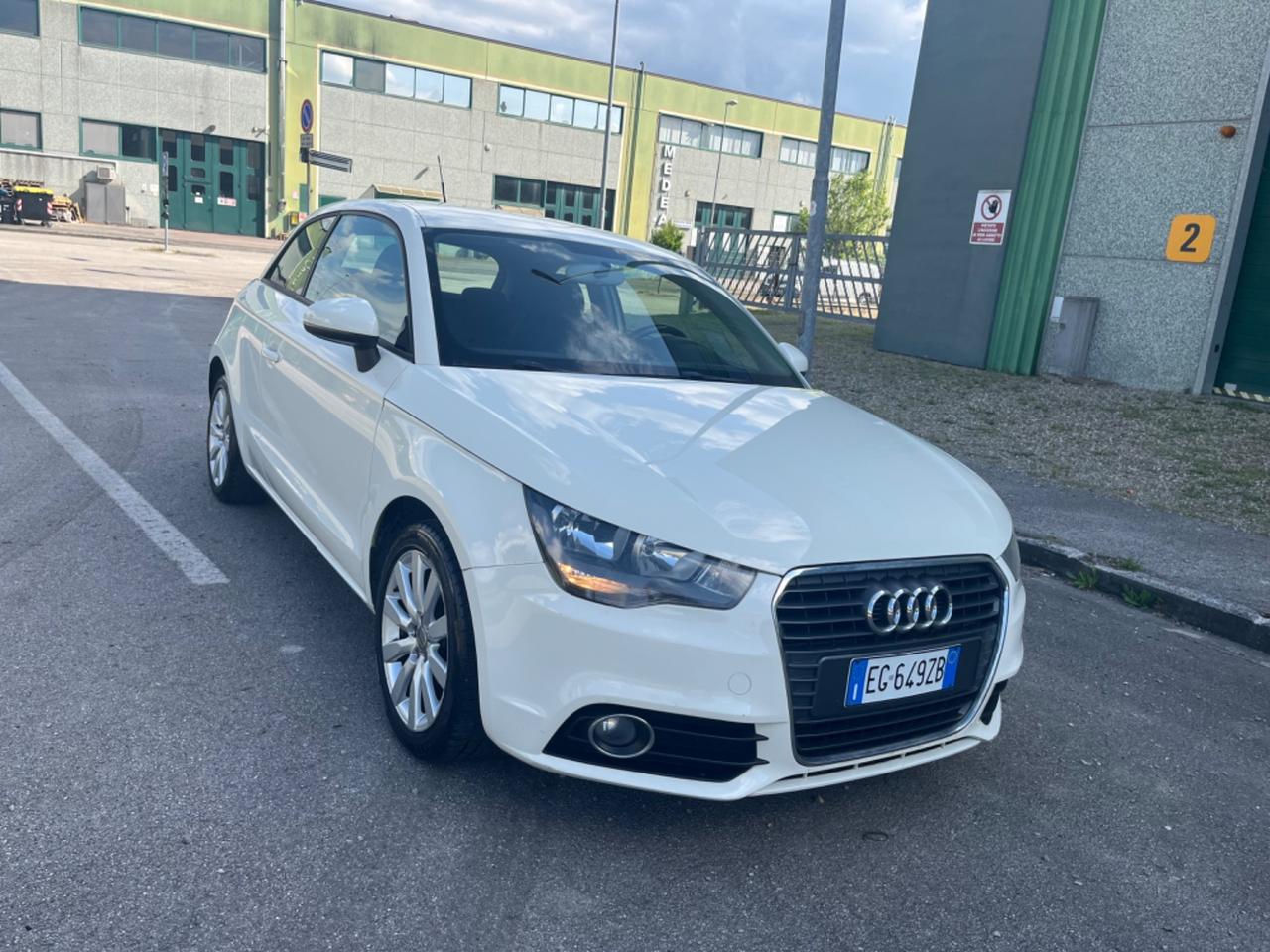 Audi A1 1.6 TDI 90 CV OK ANCHE NEOPATENTATI