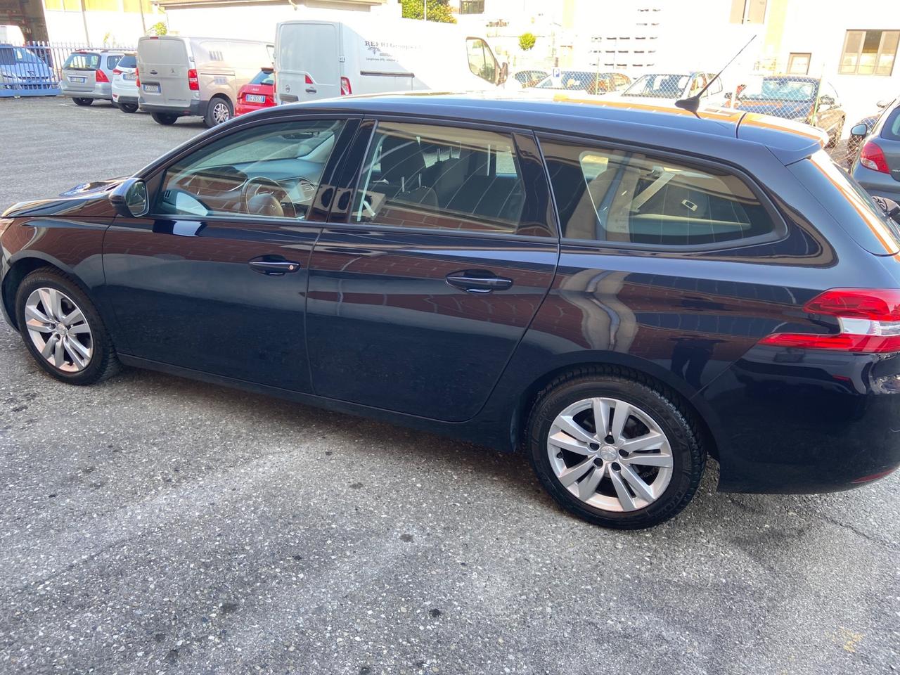 Peugeot 308 BlueHDi 120 S&S EAT6 SW Allure
