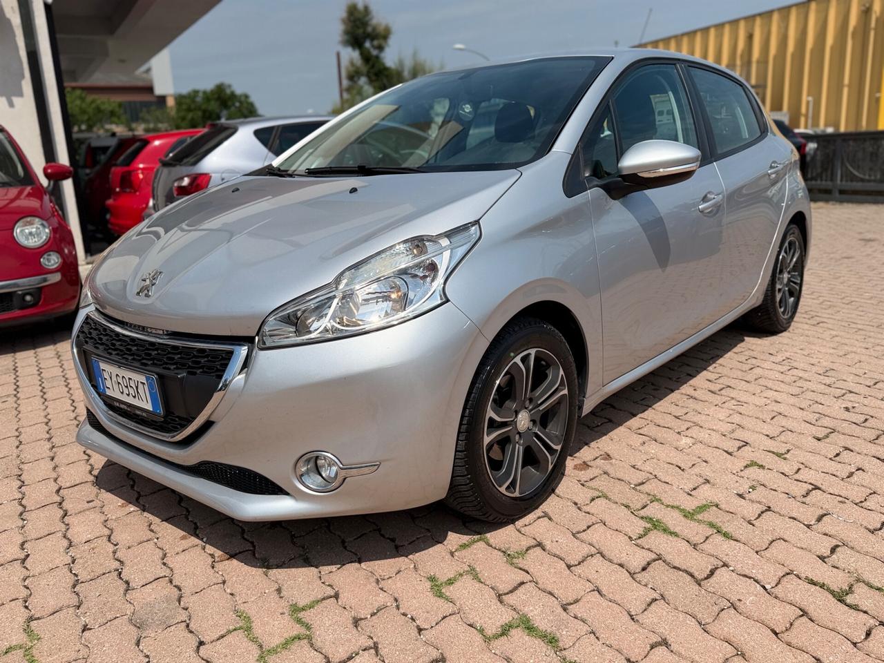 Peugeot 208 1.4 HDi 68 CV 5 porte Allure